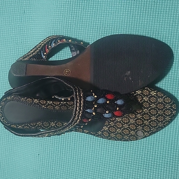 Women sandals size 9.5 - Picture 2 of 4